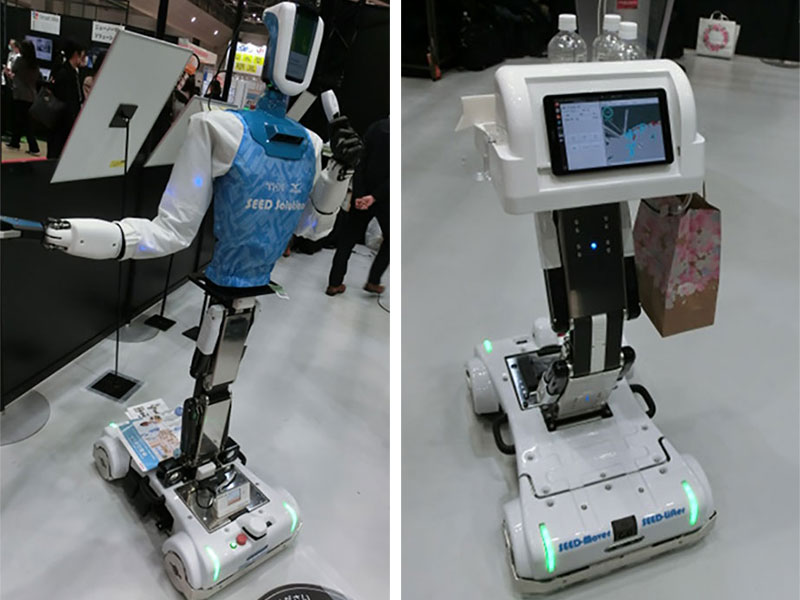 写真9.自律走行ロボット(左:検温ロボット、右:昇降リフター付き搬送ロボット)
